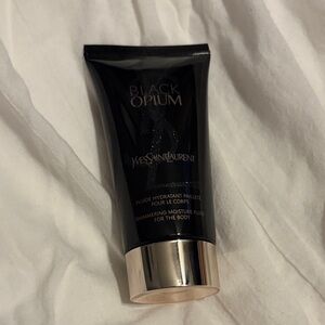 Yves Saint Laurent Black Opium Body shimmering moisturizer

NEW